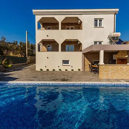 Lamarin منزل للإقامة *