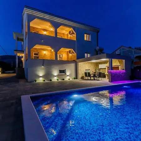 Lamarin Homestay Kastela
