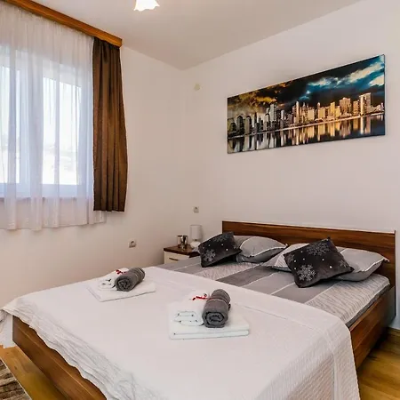 Lamarin * Kastela