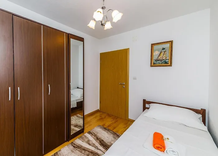 Lamarin Homestay Kastela