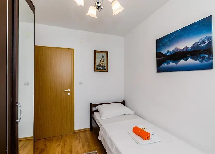 Lamarin Homestay Kastela