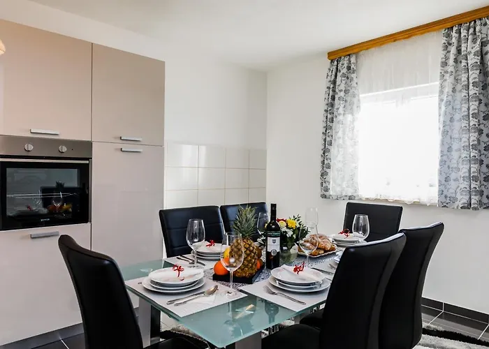 Lamarin Homestay