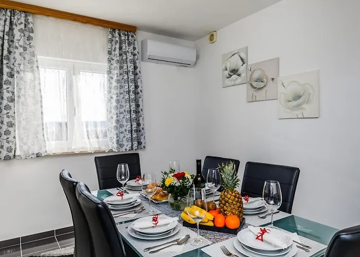 Lamarin Homestay Kastela