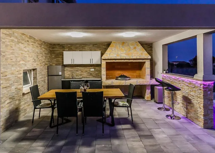 Lamarin Homestay Kastela