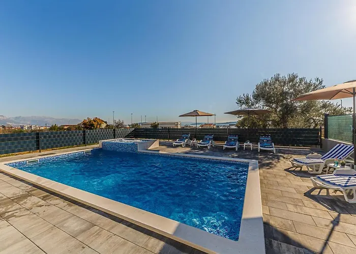 בית אירוח Lamarin *